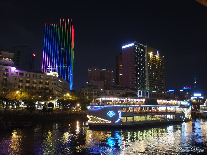 Paseo en barco en Ho Chi Minh, Vietnam.