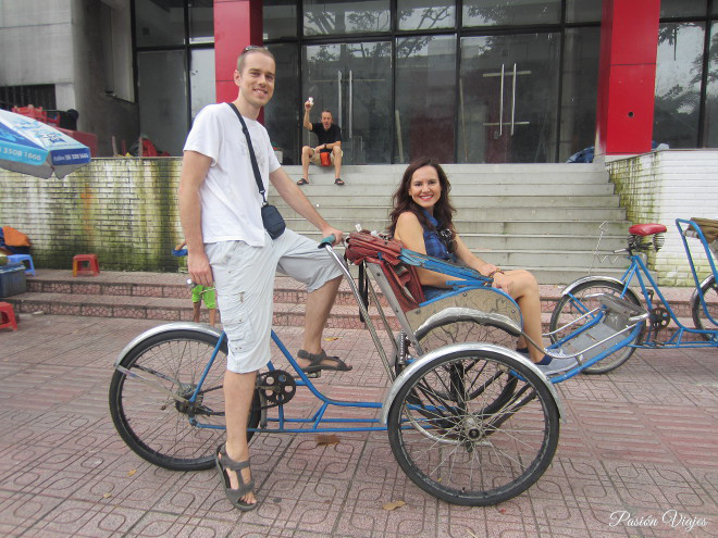 Rickshaw o bicitaxi en Ho Chi Minh, Vietnam-