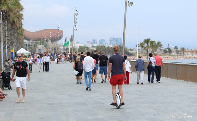 Uniciclo autoequilibrado en Barcelona, España.