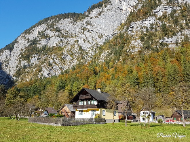 Vistas a la montaña desde el estacionamiento de Hallstatt.