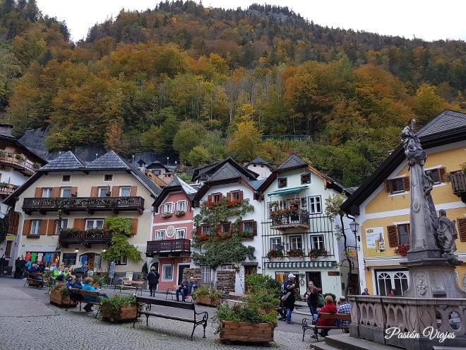 Plaza principal en el centro de Hallstatt.