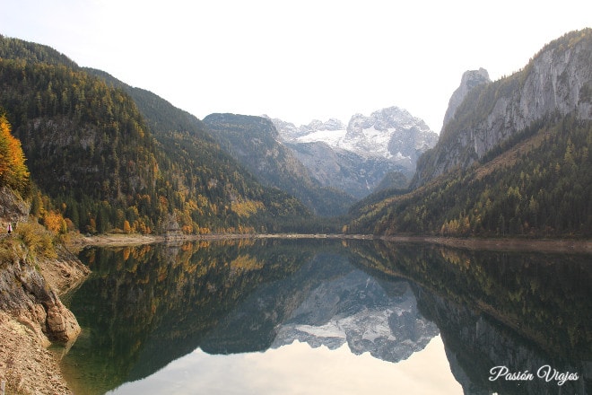 Panorama del Lago de Gosau con la montaña Dachstein en el fondo.