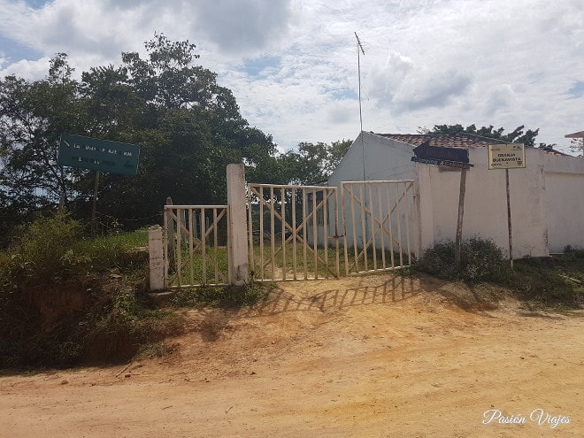 Entrada de la finca, esta fue la verja que nos saltamos.