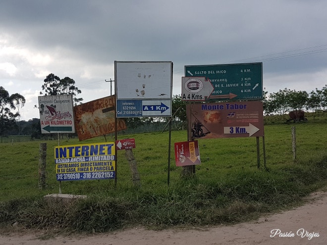 Una de las señalizaciones para ir al Salto del Mico.