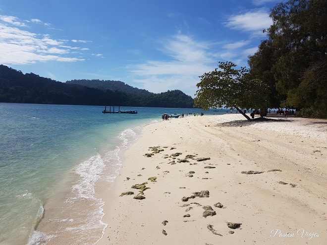 Playas paradisiácas en el tour de Island Hopping en Langkawi (Pantai Beras Basah).