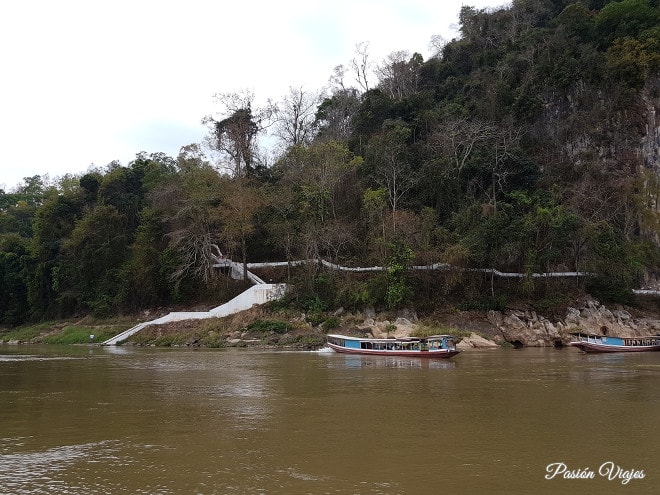 Vimos las cuevas de Pak Ou cerca de Luang Prabang.