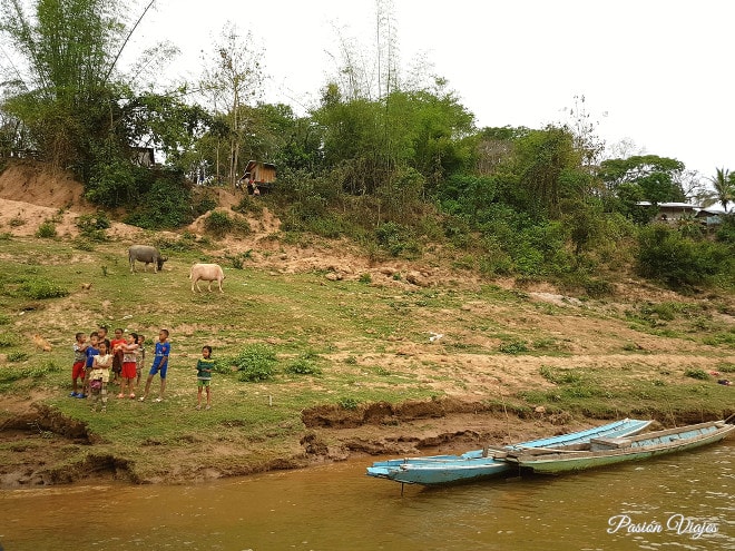 Niños en el Mekong.