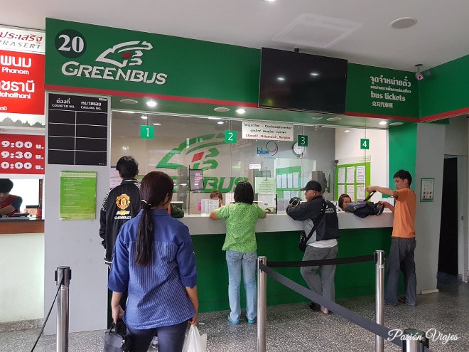 Green Bus en la terminal de buses de Chiang Mai.