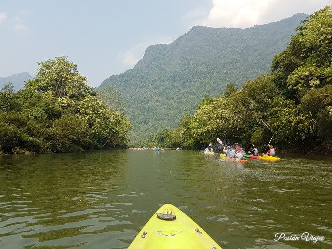 Kayaking en el río Nam Song.