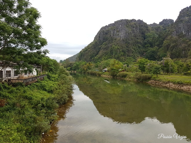 Paisaje alrededor de la cueva Tham Jang.