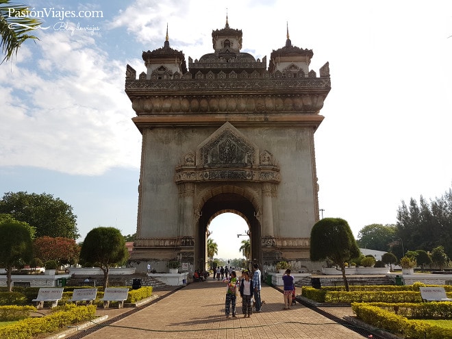 Arco del triunfo en Vientián (Patuxai).