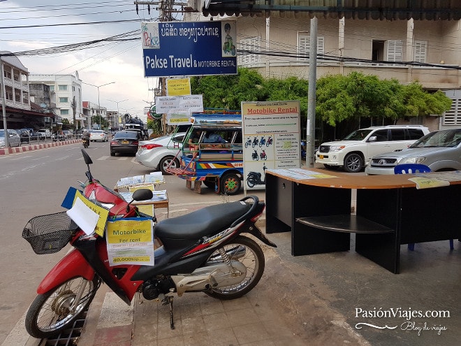 En Pakse Travel puedes alquilar la moto.