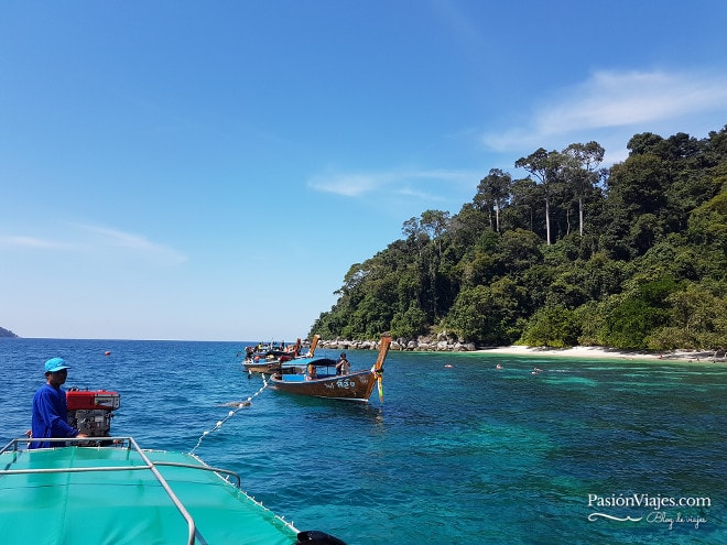 Parada en Koh Adang en el tour de snorkeling.