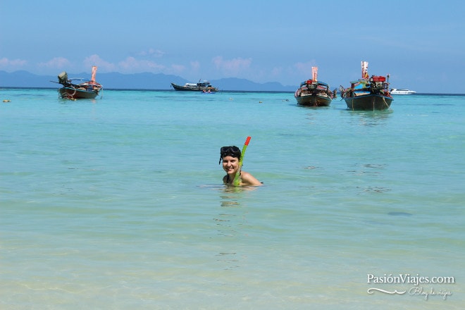 Snorkeling en la playa Sunrise de Koh Lipe.