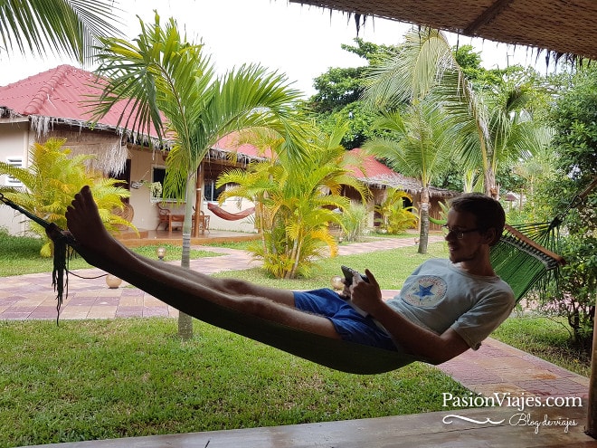 Aquí disfrutando de una pausa laboral y gozando de buen internet en la terraza de mi habitación. Sihanoukville, Camboya.