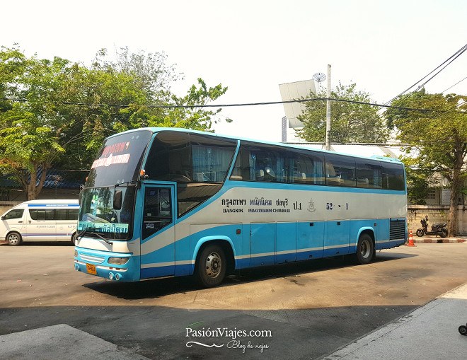 Así son los buses que van desde bangkok a Pattaya.