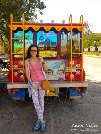 En Guane esperando el bus y disfrutando de una deliciosa chicha. 